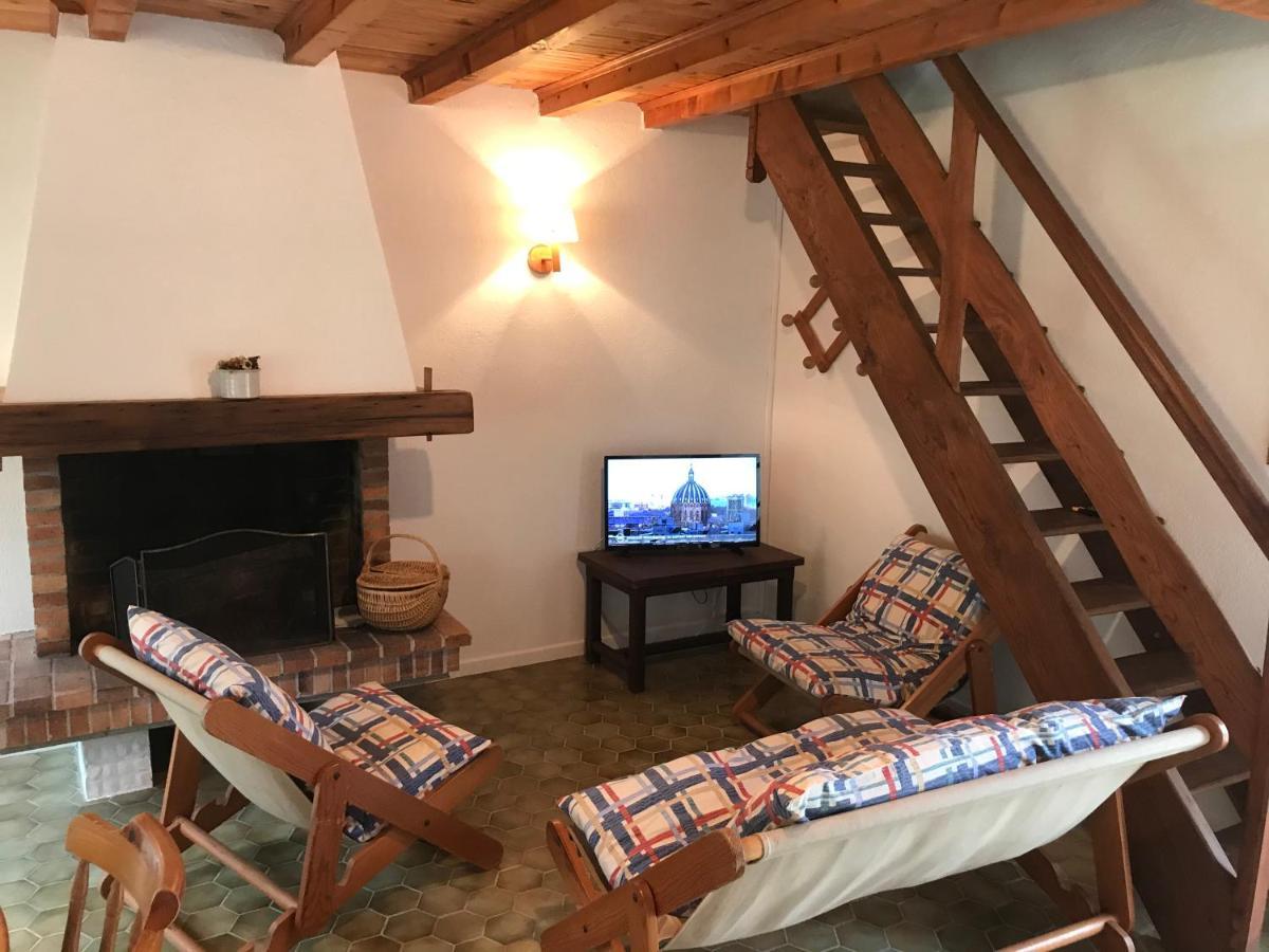 Gite 4 Personnes Situe Aux Portes Du Perigord Saint-Adjutory Exterior foto